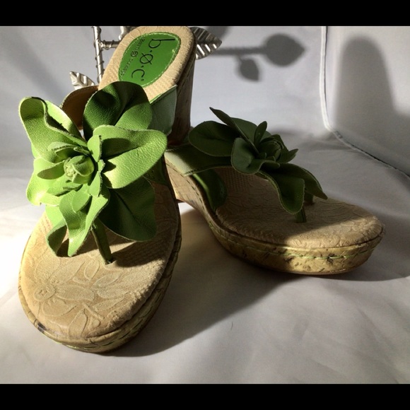 BOC wedge with bright green flowers EUC - Picture 4 of 16